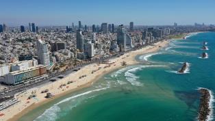 غزّة: مدينةٌ عاديّةٌ عِنْدَ مُلتقى قارّتيْن