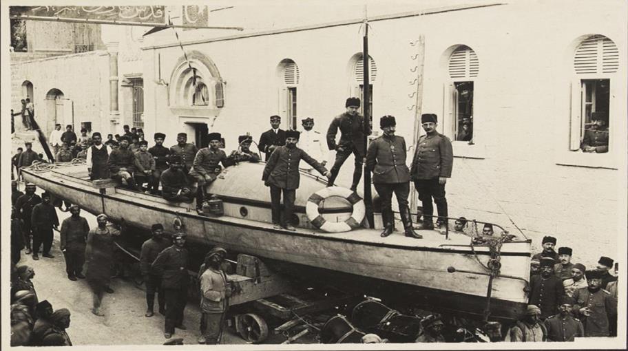 صور أيقونية: أول قارب آلي شق مياه البحر الميت