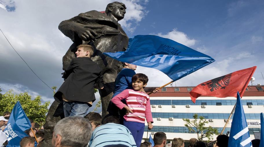 "شعراء كوسوفو": عن الحياة في الأنظمة الشيوعية وما بعدها
