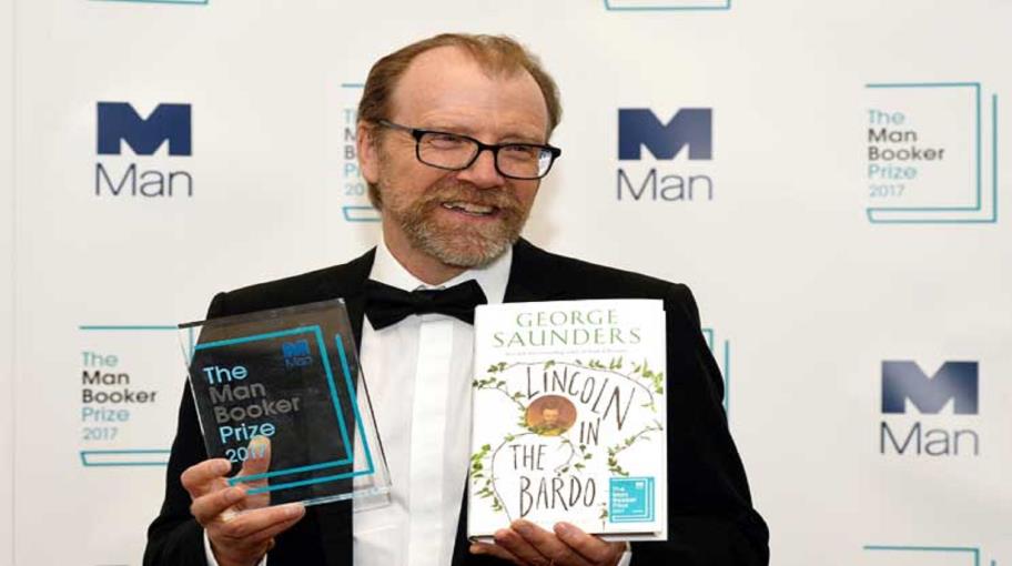 جورج ساندرز يفوز بجائزة مان بوكر لعام 2017