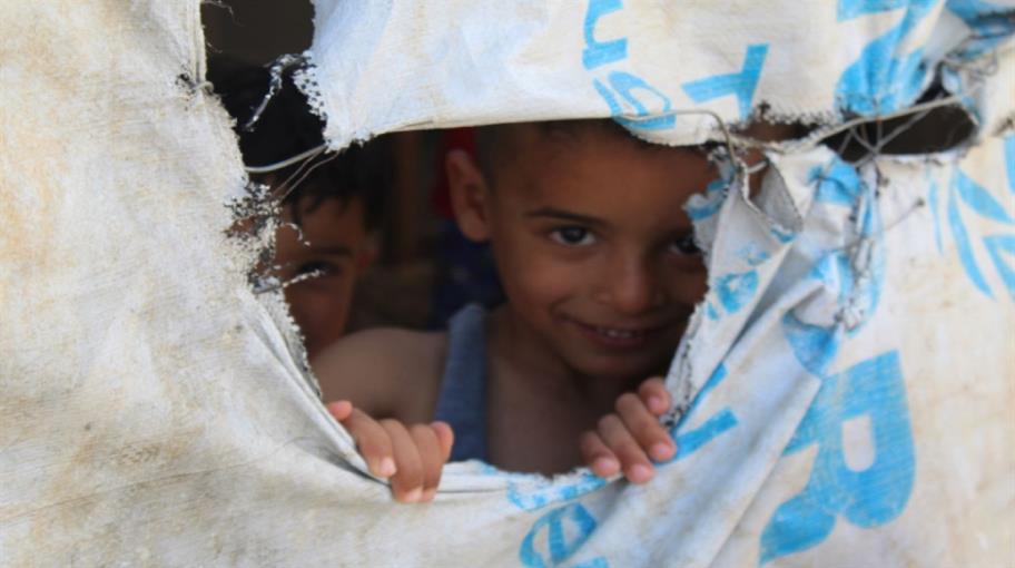 صور هدى قساطلي تخرق عزلة مخيمات اللاجئين بلبنان