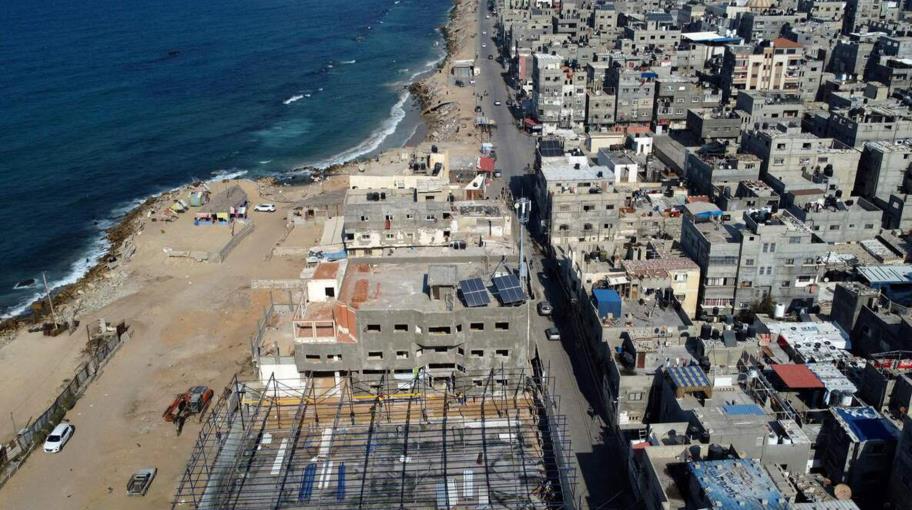 مخيّم الشاطئ: هادئٌ بحرُ غزّة كأنّه بُركان