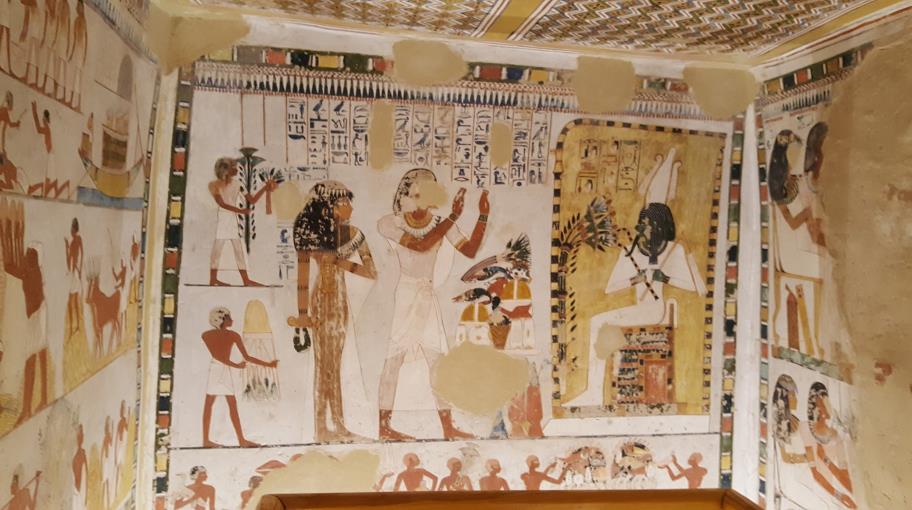 كشف تفاصيل مخفية بجداريات مقابر مصرية قديمة بالتصوير الكيميائي