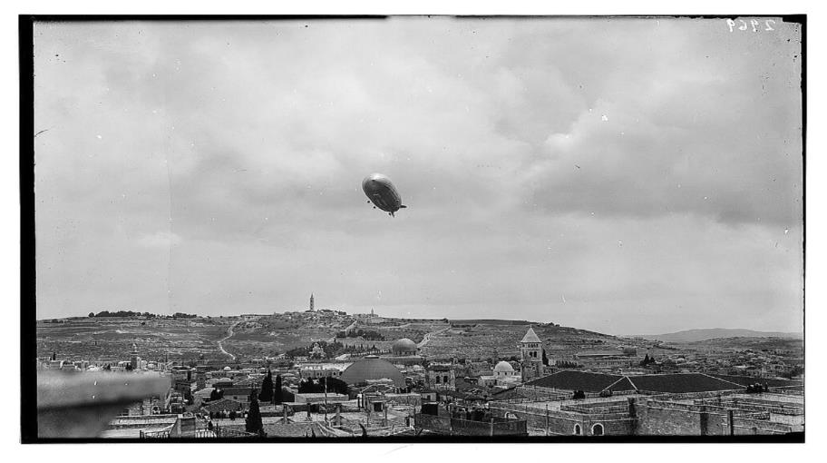صور أيقونية.. "زبلين" يحلق فوق القدس قبل 90 عاماً
