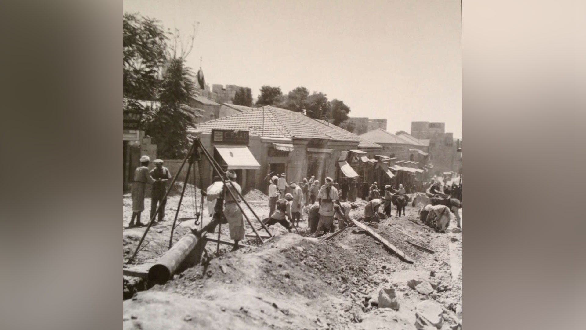 حفريات بشارع يافا  القدس حيث يقع إستوديو رعد