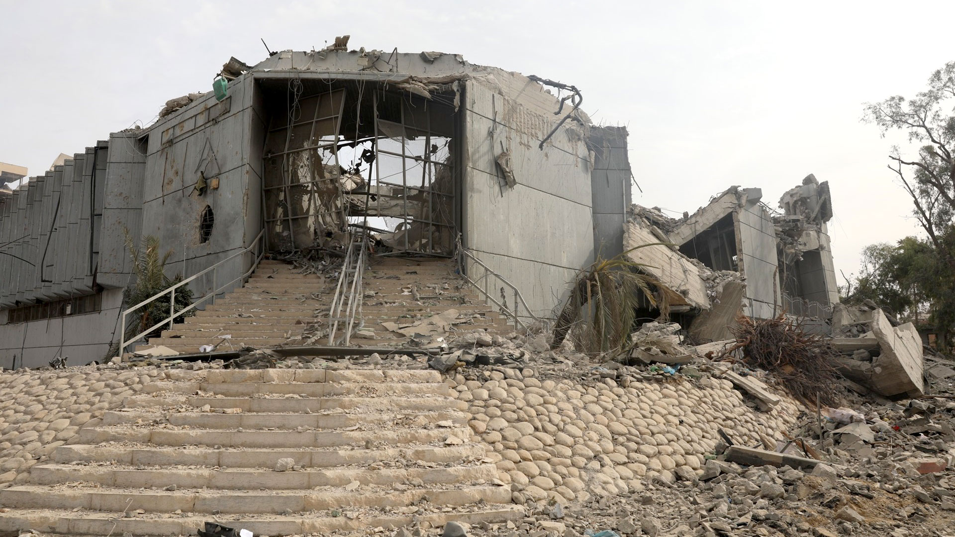 مركز رشاد الشوّا الثقافي بعد تدميره بغارة إسرائيلية