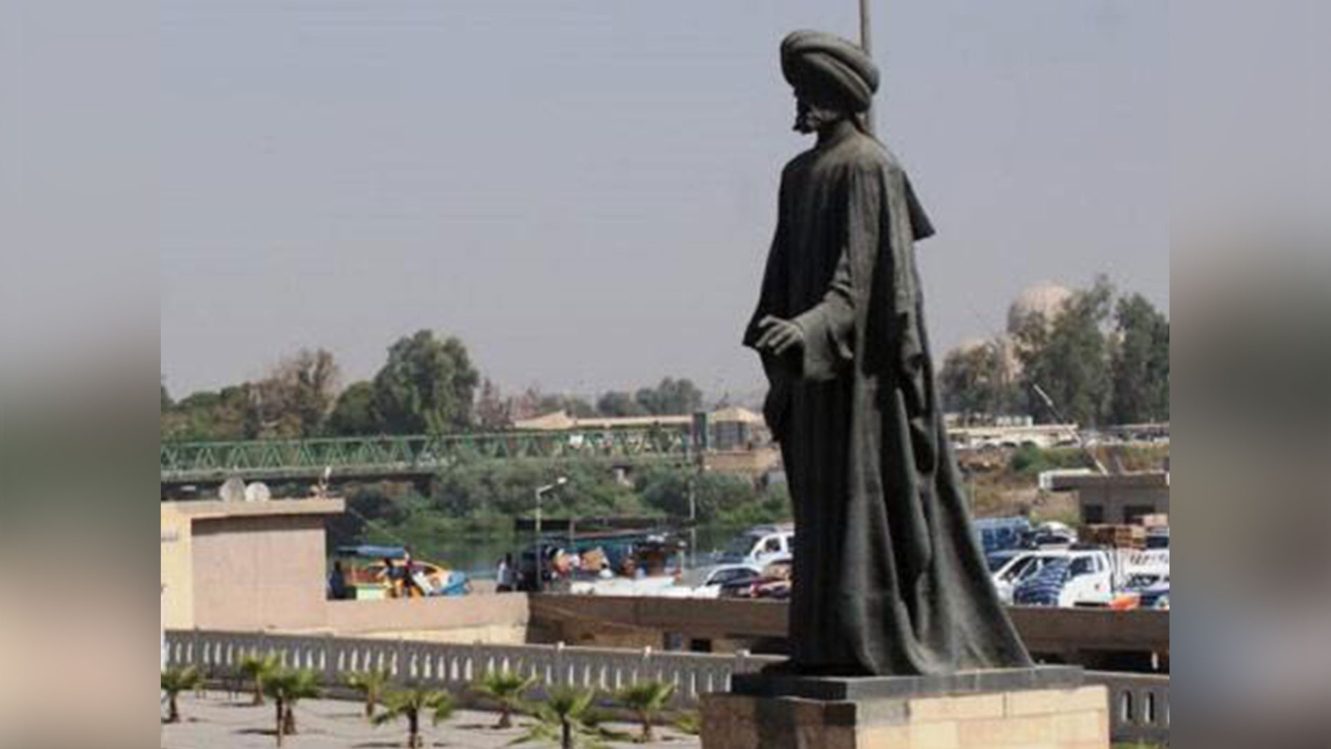 تمثال ابو تمام بمسقطه بمدينة جاسم بمنطقة حوران السورية