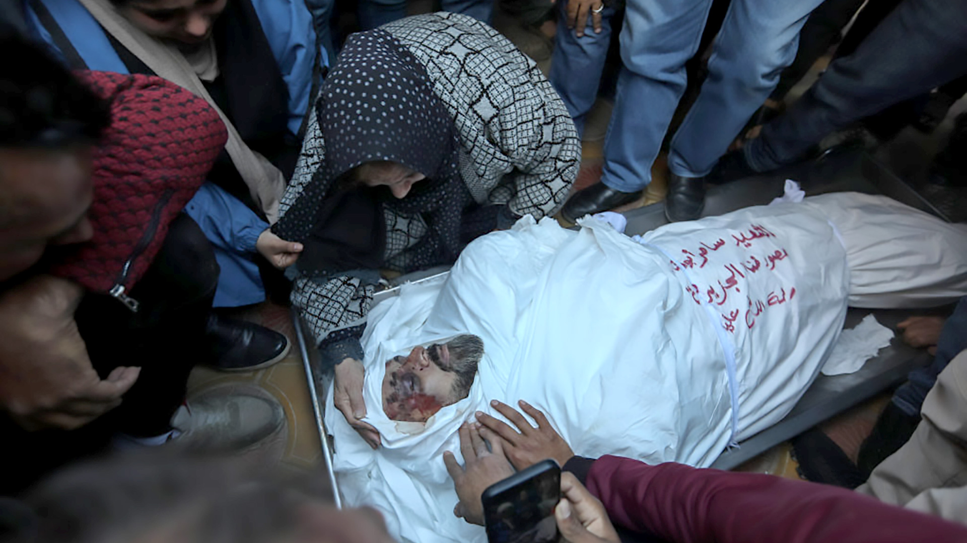 في ديسمبر/ كانون الأوّل، قتل المصور سامر أبو دقة