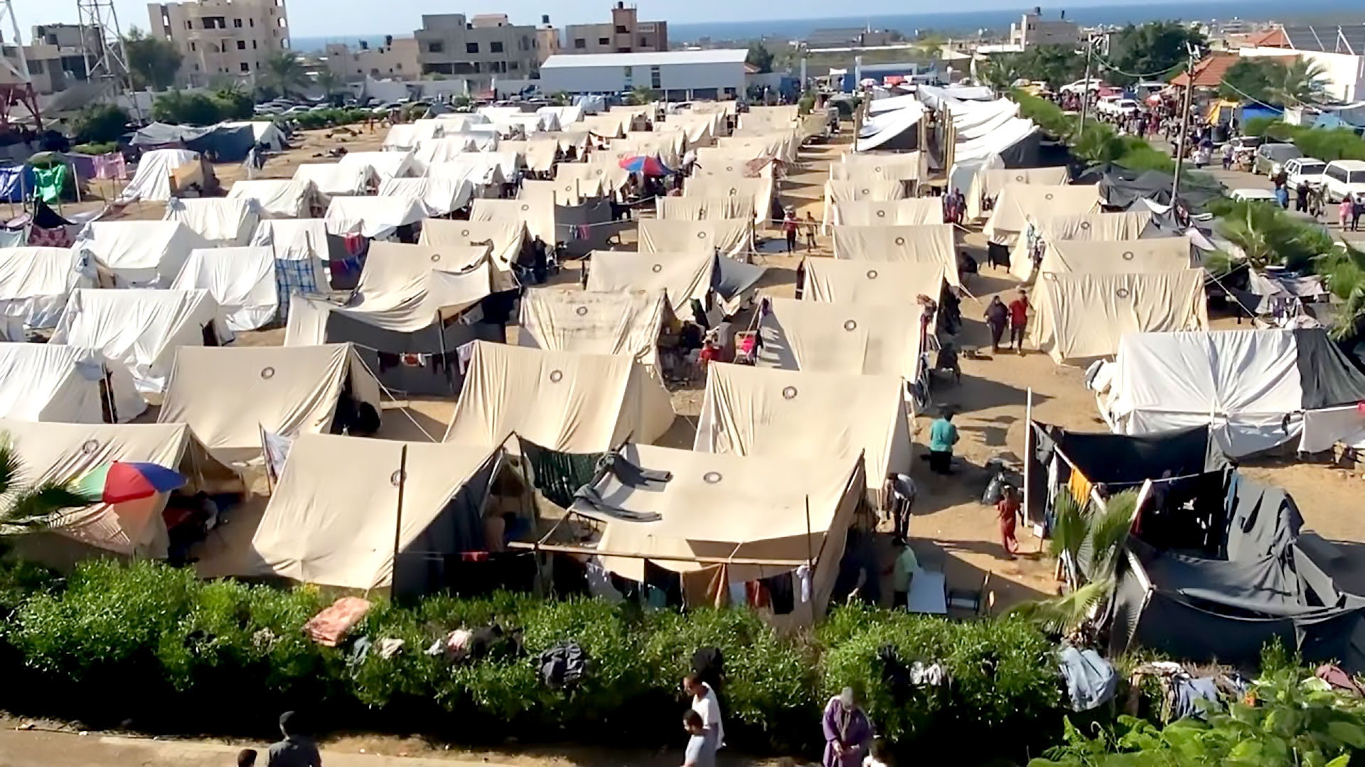 خيام اللاجئين في خان يونس